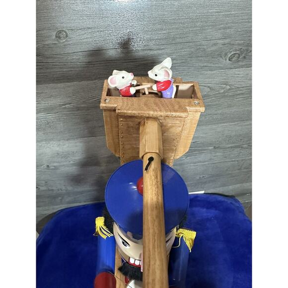 VTG 2001 Holiday Creations Living Nutcracker Marionette Christmas 22” Music Work - Picture 13 of 16